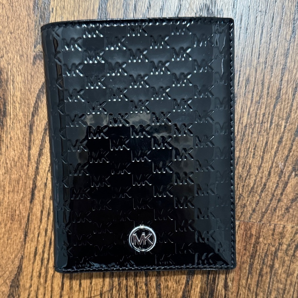 New with tags Michael Kors Glossy Black Card Holder